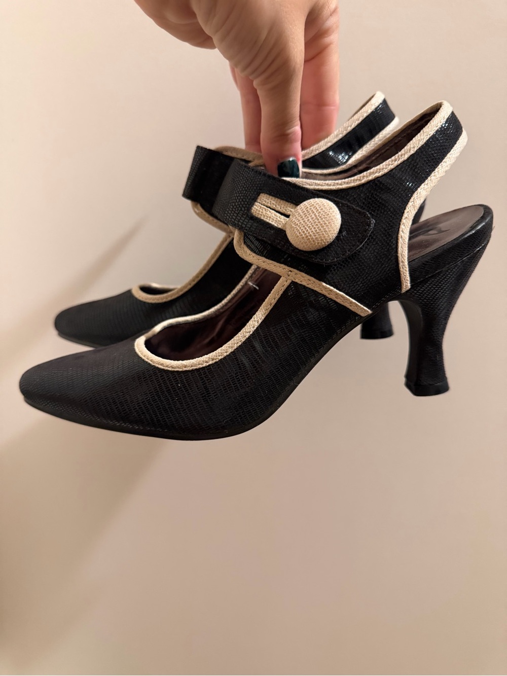 Bellini Black Slingback Heels with Cream Trim